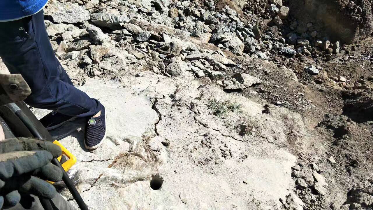 开挖各种岩石钾长石：重庆杨家(图1)