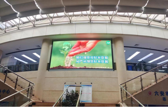 六安市水利局开展“世界水日”“中国水周”宣传进政务中心活动(图2)
